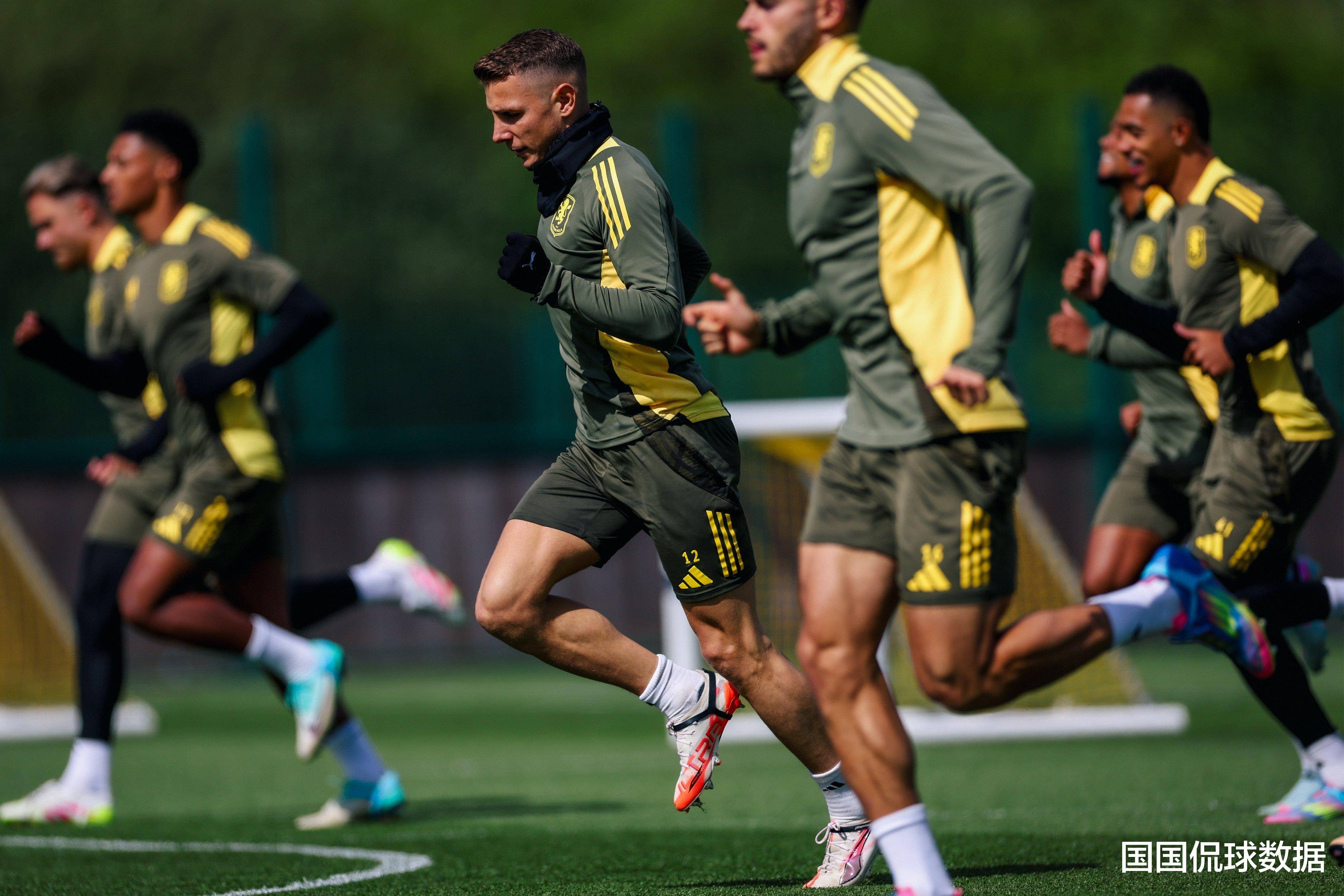 赛后欧冠传出新动向,阿斯顿维拉临场应变,管理层表态——更衣室稳定,资深球员宣示担当的简单介绍 赛后欧冠传出新动向,阿斯顿维拉临场应变,管理层表态——更衣室稳定,资深球员宣示担当的简单介绍