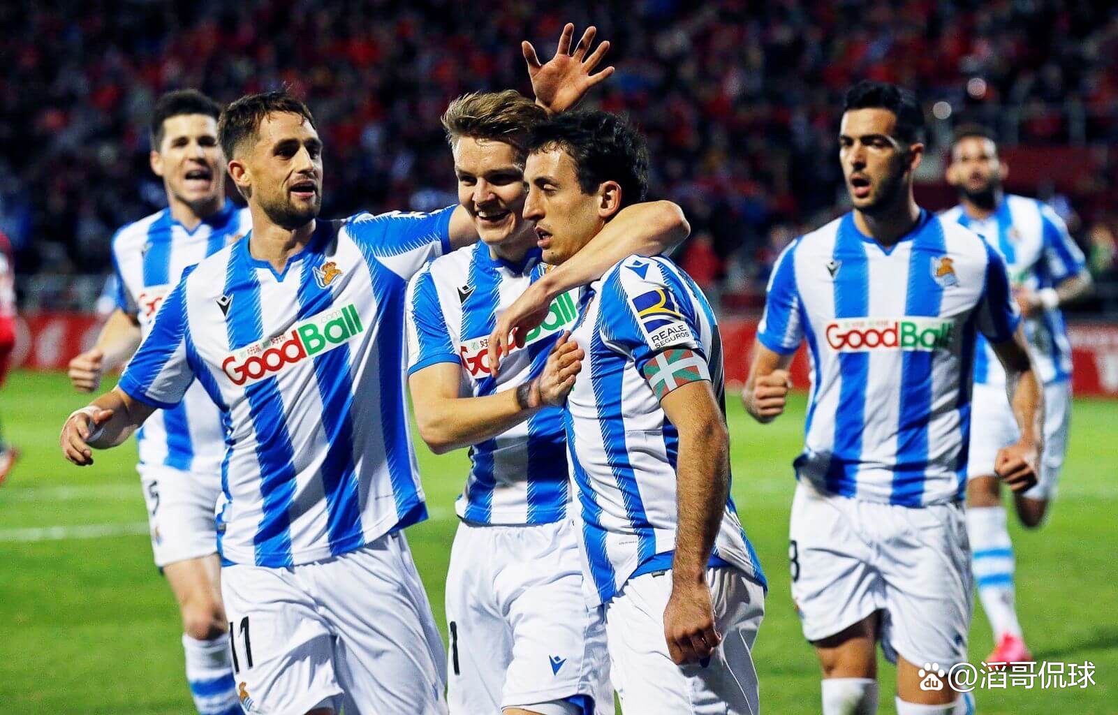 关于西甲冲刺阶段再迎强敌，斯图加特调整名单，主帅态度：管理层满意，轮换策略成焦点的信息