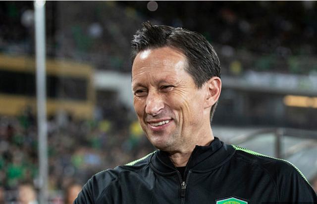 lol台服官网地址-包含洛杉矶湖人转会期调整名单；志在亚冠名次提升；悬念犹存；更衣室氛围转暖的词条