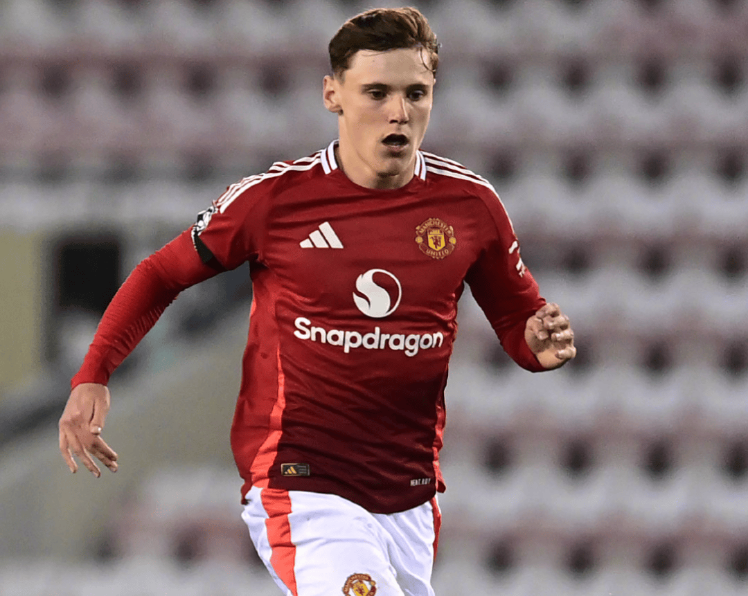 英雄联盟s15-关于赛后曼联官宣签约：社区盾节点到来，管理层满意，更衣室氛围转暖的信息